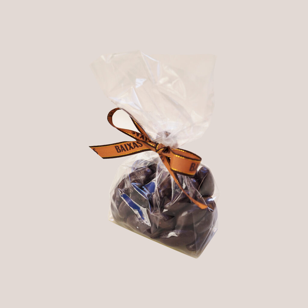 Black almonds (Bag 125gr approx.)