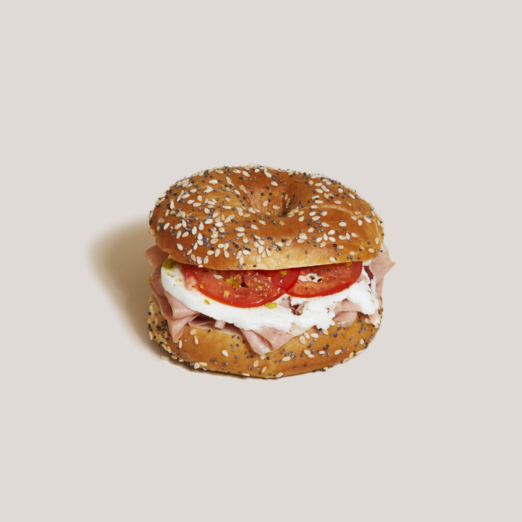 Bagel de mortadela